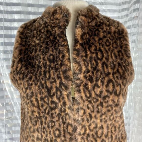 Designer Originals Leopard Print Sweater Vest - Picture 2 of 6